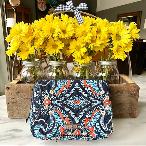 Vera Bradley•NWOT•RETIRED Marrakesh Zipped Tablet Case•Approximately 7”x9”x 3/4” - Picture 7 of 12